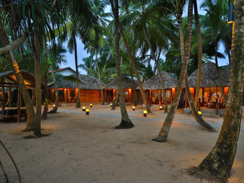 Thejan Beach Cabanas Бентота Экстерьер фото